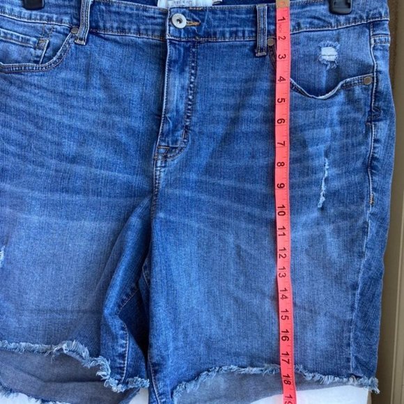 Torrid Cut Off Jean Shorts Size 20 - Picture 9 of 10